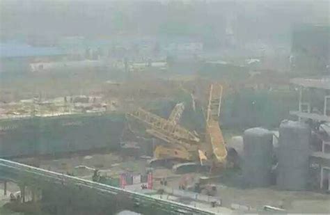 黄石港务集团集装箱码头发生起重机倒塌事故，人伤船损！