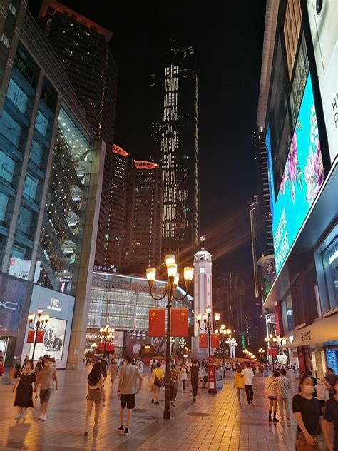2022解放碑商圈购物,秦妈火锅在重庆还是很有名气...【去哪儿攻略】