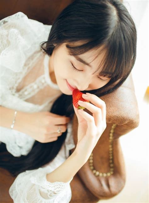 温柔钢琴女生头像