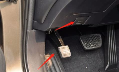汽车后备箱锁的原理图，后备箱打不开怎么修理_易车