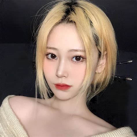 黄头发妹妹图片