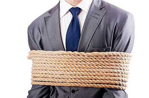 绳子捆绑拿美元的男人 - 素材公社 tooopen.com