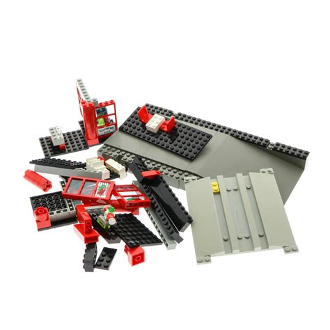 1x Lego Teile für Set Zug Bahn Station 4556 rot vergilbt unvollständig