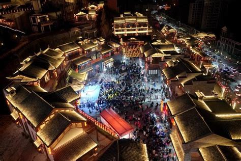 重庆：文旅街区人气火爆-人民图片网