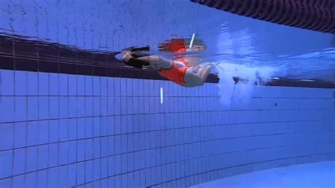 游泳教学，专业游泳运动员分解练习动作的水下视频，方便大家学习_腾讯视频