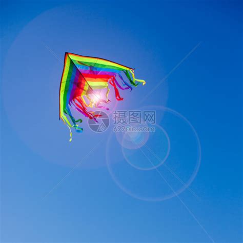 一只风筝在天上飞高清图片下载-正版图片504749250-摄图网