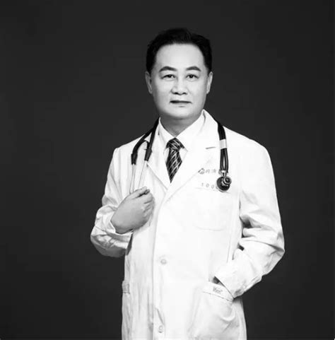 48岁肿瘤科主任去世！曾在首个医师节荣获“中国医师奖”_肿瘤科_去世_医脉通