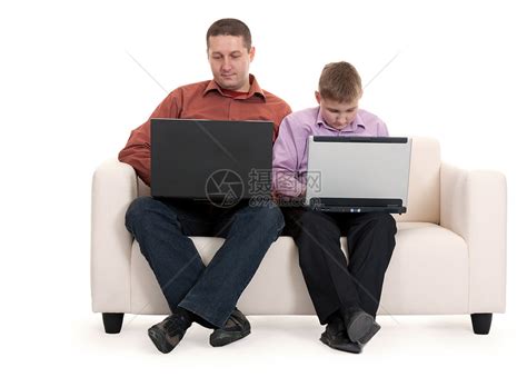 父亲和儿子技术互联网童年父母教育男性微笑娱乐男生孩子高清图片下载-正版图片321329694-摄图网