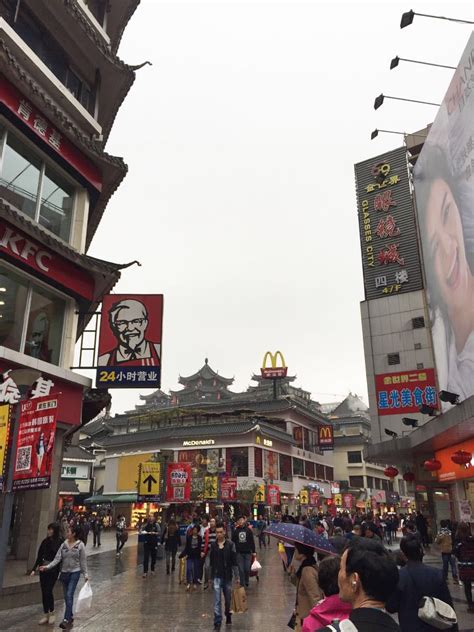深圳人气较旺的东门老街旅游景点真实照片风景图片(3)_配图网