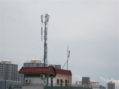 深圳赛德 定制加工小区楼顶5G通信基站抱杆5G信号发射塔楼面抱杆