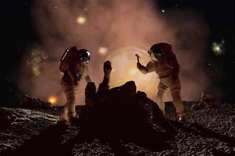 太空宇航员图片-宇航员从仓外回归素材-高清图片-摄影照片-寻图免费打包下载