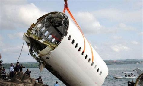 狮航客机坠毁致189人死亡 印尼将于11月公布最终报告_凤凰网