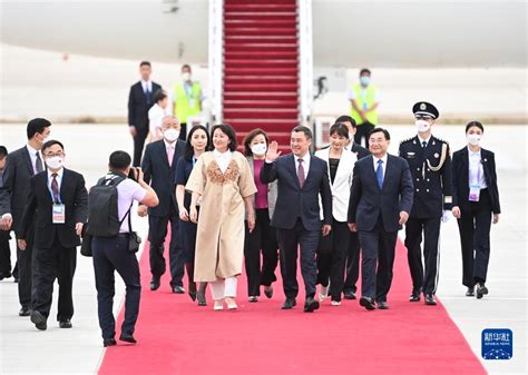 中亚峰会的吉尔吉斯斯坦总统扎帕罗夫抵达陕西省西安市|陕西省|中亚|西安市_新浪新闻