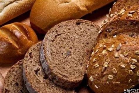 黑麦面包和全麦面包的热量一样吗 黑麦面包热量高吗—【NMN观察】