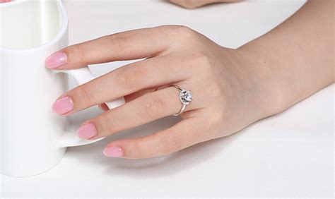 求婚戒指带哪个手指好 求婚戒指的戴法