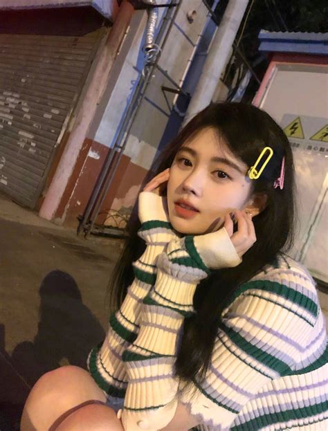 鞠静祎头像可爱甜美女生