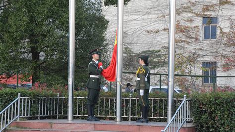 “同升国旗、同唱国歌”，10月1日，他们齐聚红旗下 - 豫教网