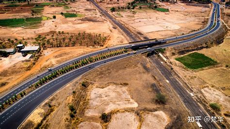 印度新德里的道路交通高清摄影大图-千库网