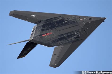 F-117 隐形战斗机 (夜鹰 Nighthawk) - 爱空军 iAirForce