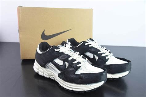 耐克Nike Zoom Vomero 5 SP 佛莫罗5代系列粉银经典复古休闲运动慢跑鞋纯原版本 货号：FN3695-001-莆田纯原鞋社区