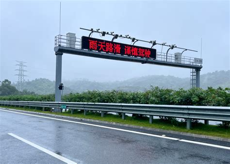 今天下午延安东路隧道内一车突然起火 幸无人员伤亡_上海滩_新民网