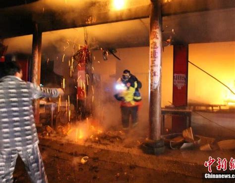 痛心！辽宁大连一市场发生火情致8人死亡，1名消防员殉职_凤凰网视频_凤凰网