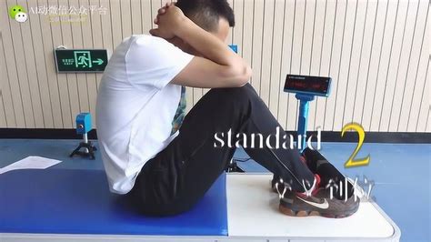 健身房练腿器械，倒蹬机的正确使用姿势讲解