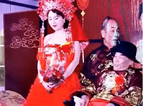 贵州80岁老中医坐轮椅迎娶42岁新娘 婚礼策划：新郎新娘是很恩爱的_凤凰网资讯_凤凰网