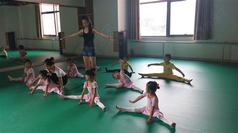 儿童舞蹈教学《开心往前飞》，少儿舞蹈