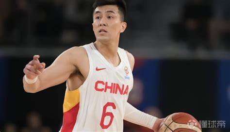 代表中国！郭艾伦登上FIBA官网首页！球迷：想起2年前的CBA海报__财经头条