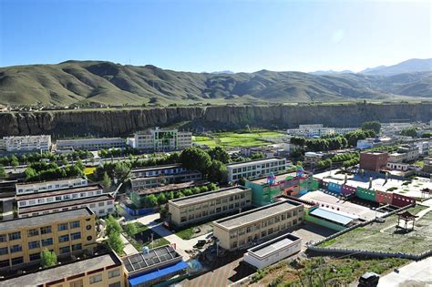 西藏山南地区措美县太阳能路灯厂批发价钱-一步电子网