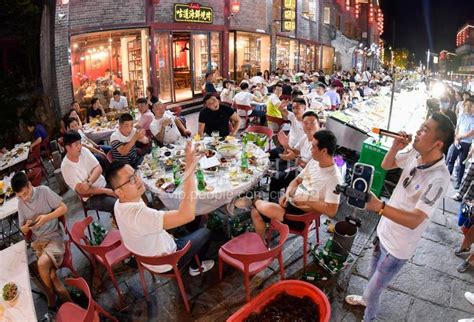 江苏连云港：多元化的夜间消费市场再度活跃-人民图片网