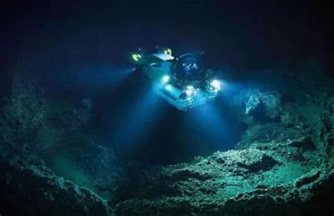 海底一万米有多恐怖(海底一万米到底有多恐怖？在8200米的深度已经没有鱼类生存） | 说明书网