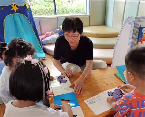 练塘幼儿园开展“托幼衔接”大型亲子早教活动