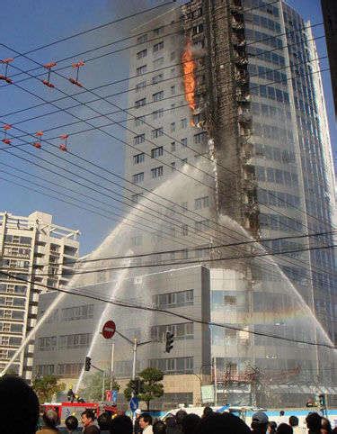 南京新街口隆盛大厦失火【3】--图片频道--人民网
