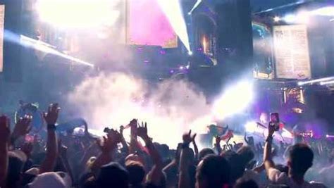 大型电音现场：国外世界顶级DJ电音大师万人现场表演2019第一场_腾讯视频