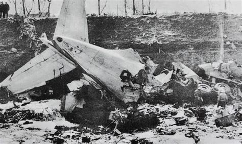 揭秘：飞机降落时突然坠毁，机上中国人全部生还，真实空难纪录片