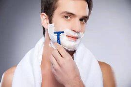 一个人在前刮胡子剃高清图片下载-正版图片506415711-摄图网