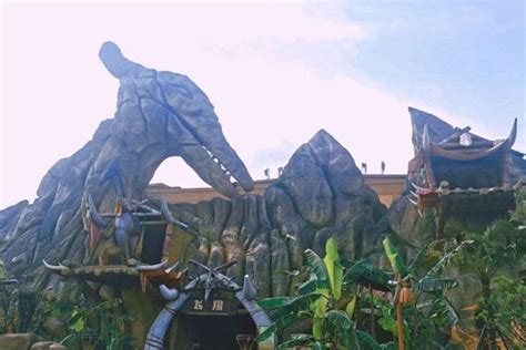 前方高能：第一视角耍「自贡方特恐龙王国」，这次真是玩透了！_项目_穿越_妹儿