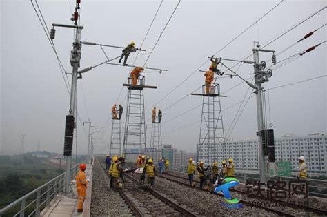 电气化铁路更换钢轨安设连接线作业流程及人身安全注意事项