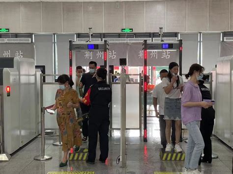 61天的等待！荆州火车站开通首日运送4000多人-新闻中心-荆州新闻网