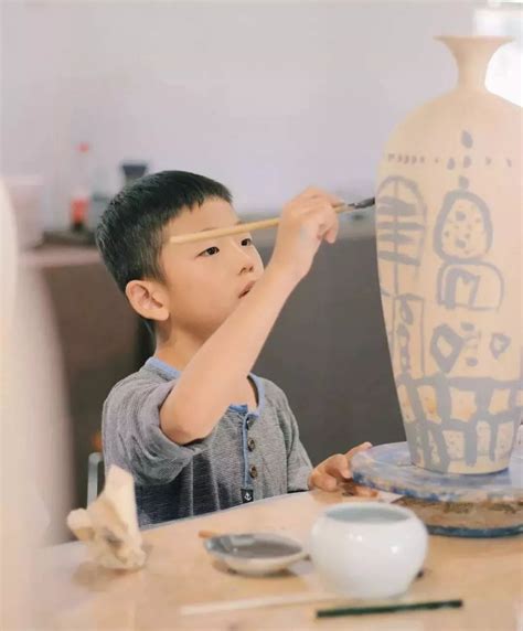 体验陶艺魅力 景德镇陶瓷大学特色实践课程受欢迎_中华陶瓷网