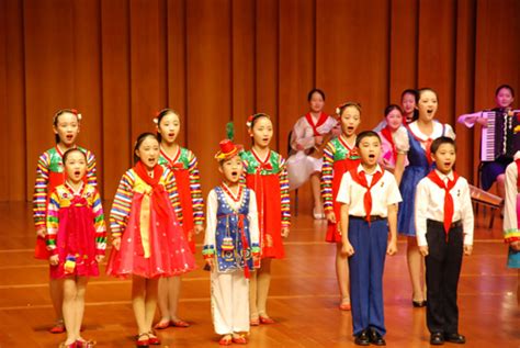 组图：朝鲜平壤学生少年艺术团来华演出--文化--人民网
