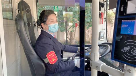 她继承父业开公交车11年！公交女司机越来越少，感谢还在坚持的她们 - 周到上海