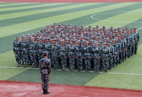2020级高一新生举行军训开营仪式 - 平顶山市第三高级中学