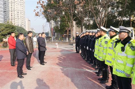 要敢于啃硬骨头善于“疏通下水道” ——记衡阳市东湖镇党委副书记、政法委员谭超 - 法报视线 - 新湖南