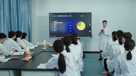 我校举行2022级新生开学典礼暨“开学第一课”-许昌职业技术学院