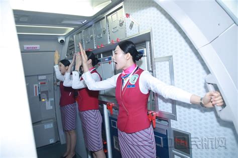 苏南瑞丽航空开展建军节客舱活动 - 民用航空网