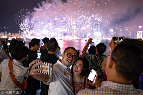 庆祝国庆69周年 香港举行国庆烟花汇演