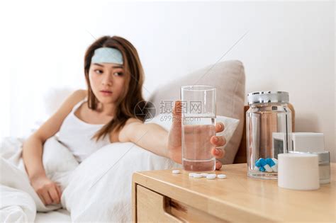甜美女生头像感冒发烧